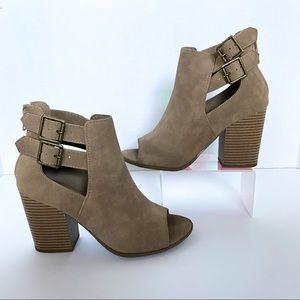 Soda Ankle Bootie Collete Heel Size 6.5